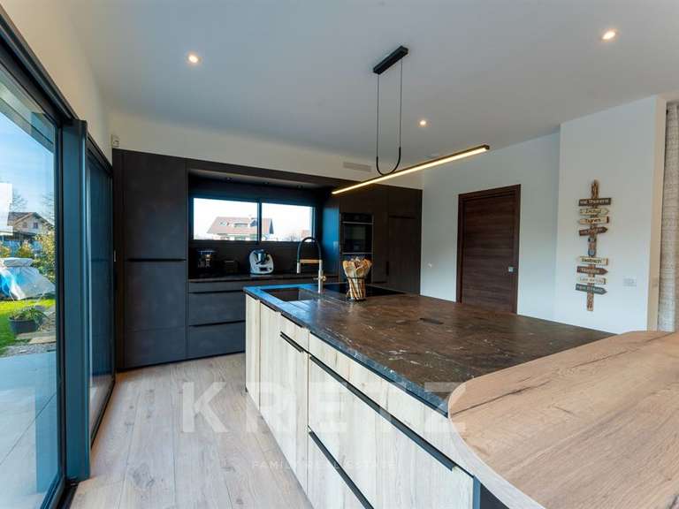 House Bons-en-Chablais - 4 bedrooms - 160m²