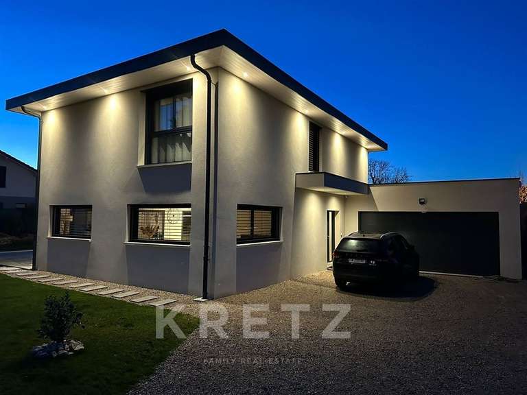 House Bons-en-Chablais - 4 bedrooms - 160m²