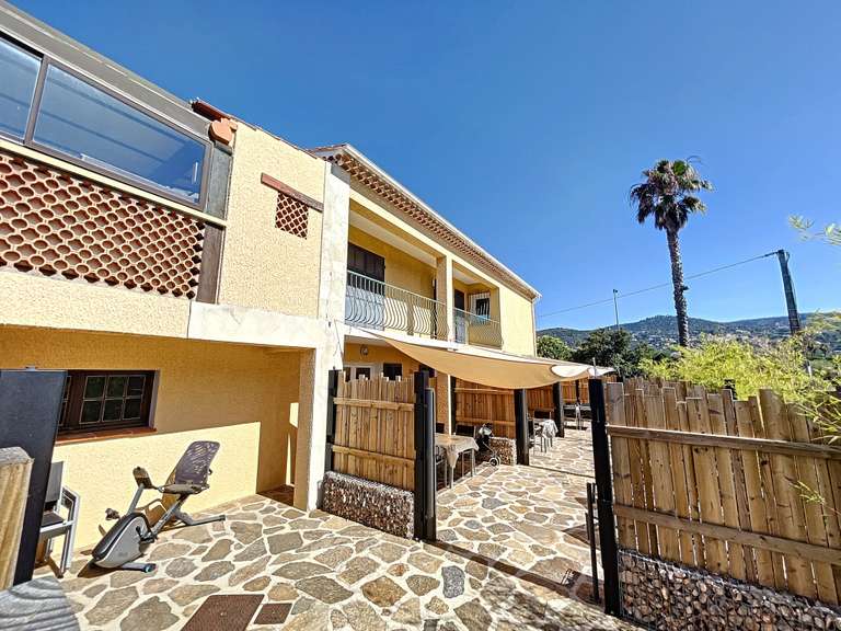 Maison Bormes-les-Mimosas - 6 chambres - 215m²