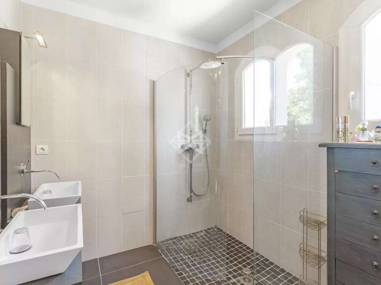 Villa Bormes-les-Mimosas - 5 bedrooms - 325m²