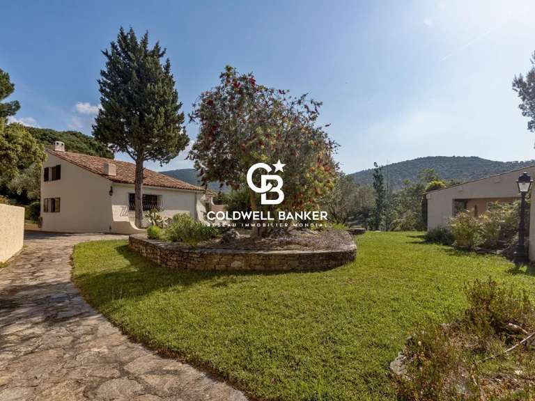 Villa Bormes-les-Mimosas - 6 bedrooms - 239m²