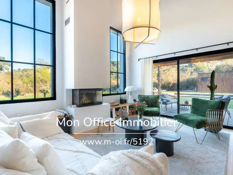 Maison Bouc-Bel-Air - 6 chambres - 215m²