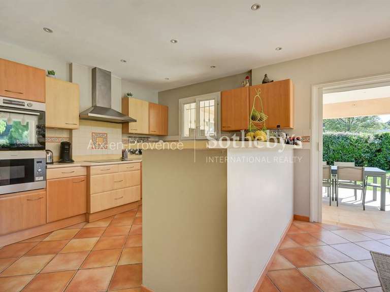 Maison Bouc-Bel-Air - 7 chambres - 386m²