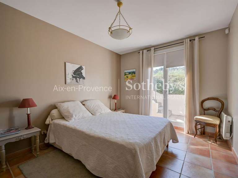 Maison Bouc-Bel-Air - 7 chambres - 386m²