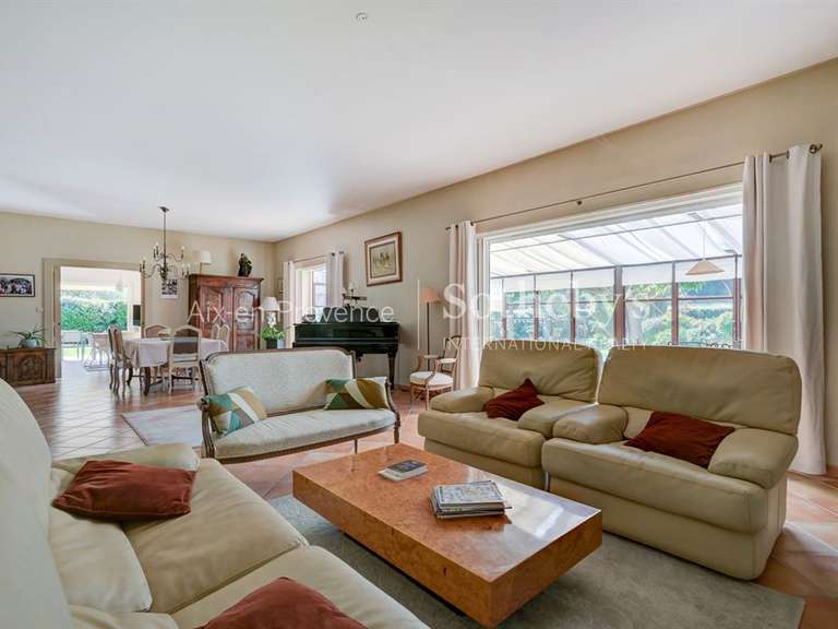 Maison Bouc-Bel-Air - 7 chambres - 386m²