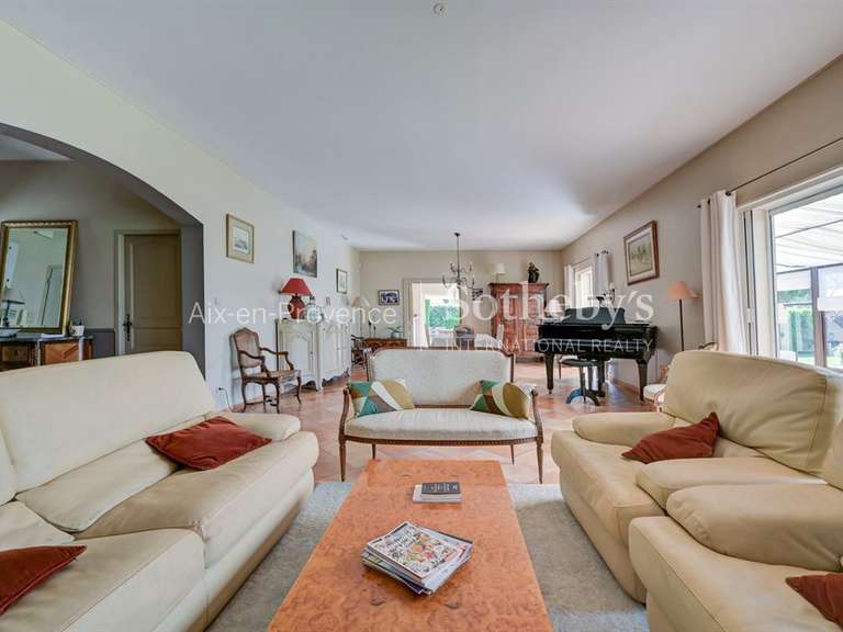 Maison Bouc-Bel-Air - 7 chambres - 386m²