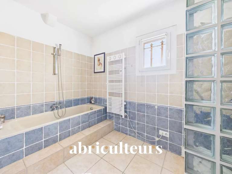 Maison Bouc-Bel-Air - 5 chambres - 192m²