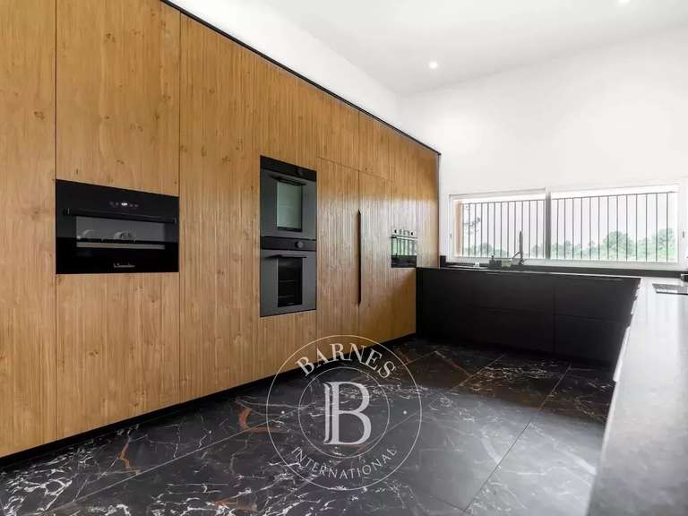 Maison Bouc-Bel-Air - 9 chambres - 721m²