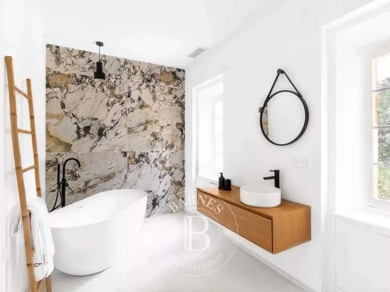 House Bouc-Bel-Air - 9 bedrooms - 721m²