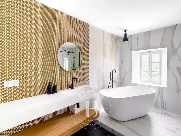 Maison Bouc-Bel-Air - 9 chambres - 721m²