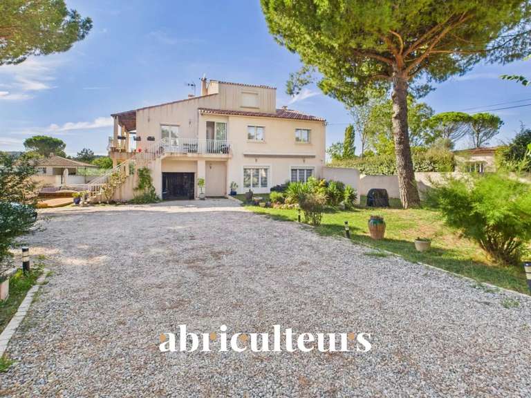 Maison Bouc-Bel-Air - 5 chambres - 192m²