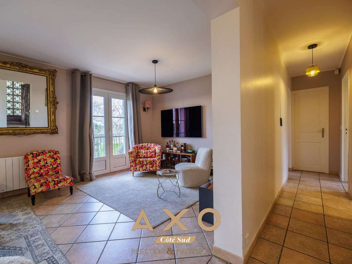 House Bouc-Bel-Air