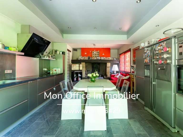 Maison Bouc-Bel-Air - 4 chambres - 226m²