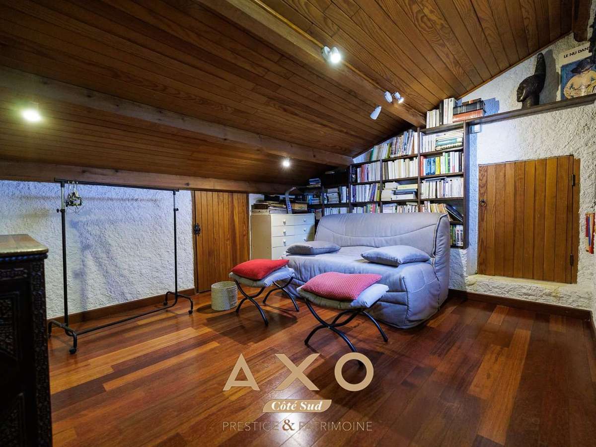 House Bouc-Bel-Air