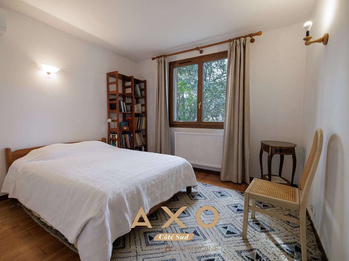 House Bouc-Bel-Air