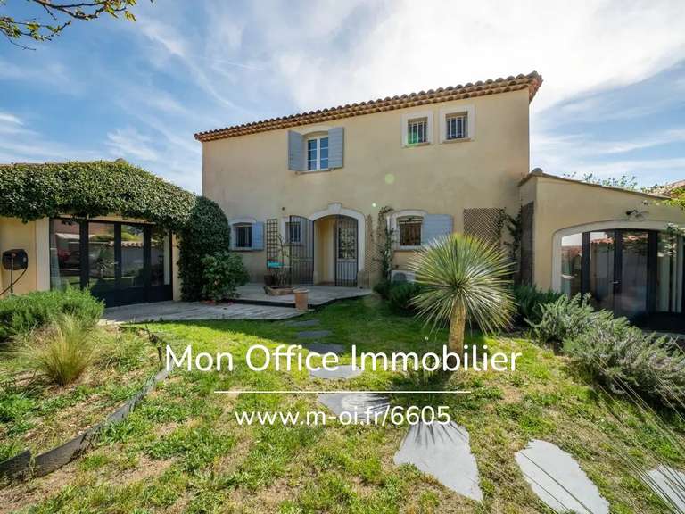 Maison Bouc-Bel-Air - 6 chambres - 211m²