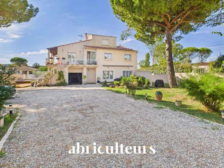 Maison Bouc-Bel-Air - 5 chambres - 192m²