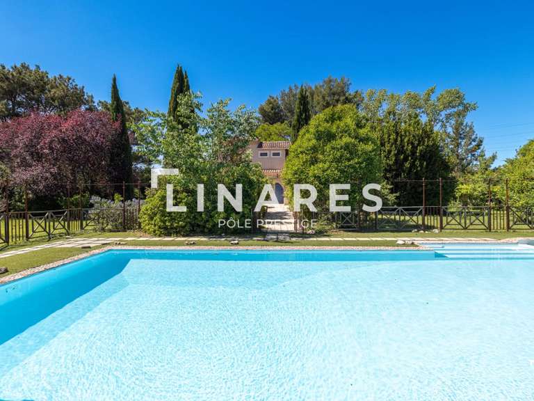 House Bouc-Bel-Air - 5 bedrooms - 308m²