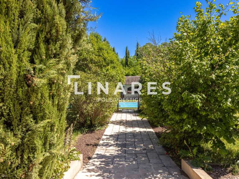 House Bouc-Bel-Air - 5 bedrooms - 308m²