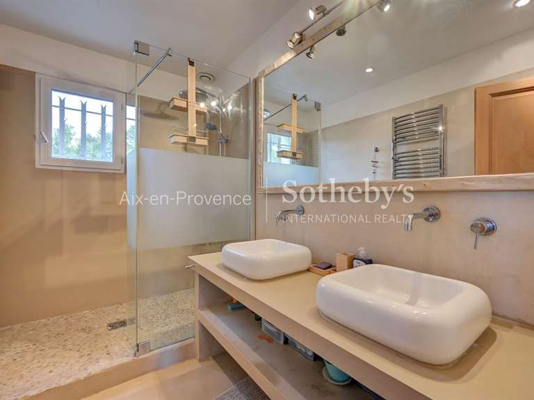 Maison Bouc-Bel-Air - 6 chambres - 211m²