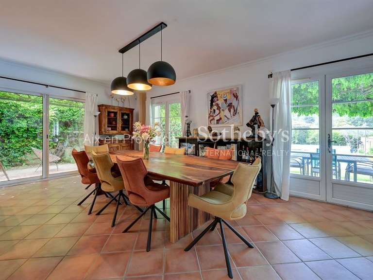 Maison Bouc-Bel-Air - 6 chambres - 211m²