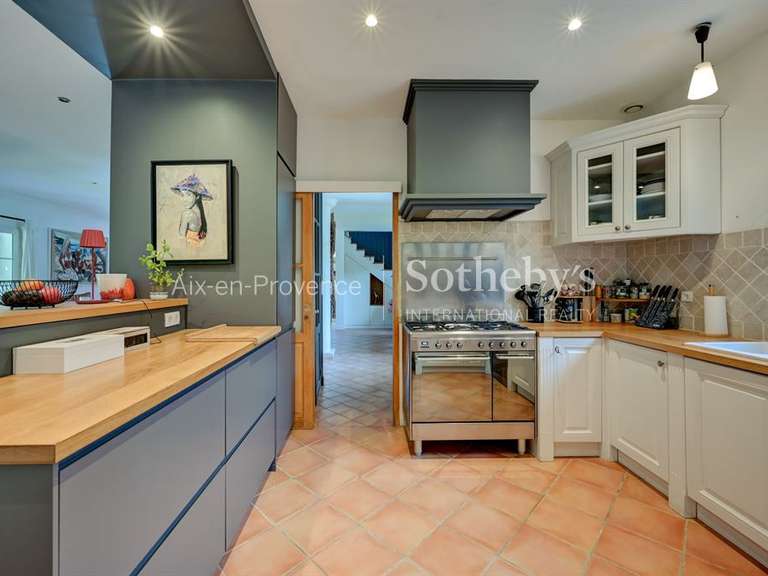 Maison Bouc-Bel-Air - 6 chambres - 211m²