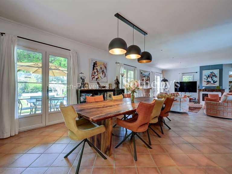 Maison Bouc-Bel-Air - 6 chambres - 211m²