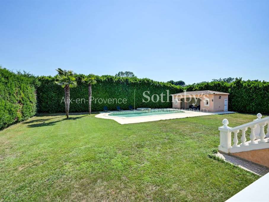 House Bouc-Bel-Air