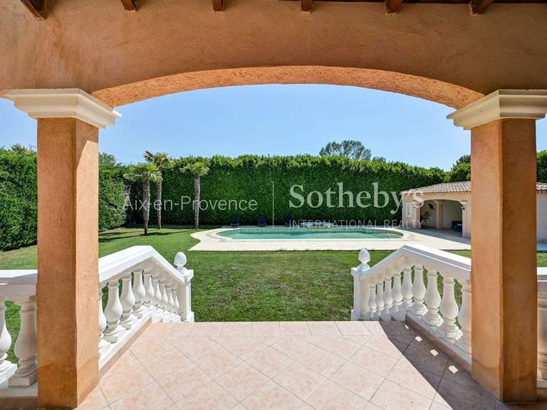 House Bouc-Bel-Air - 3 bedrooms - 200m²