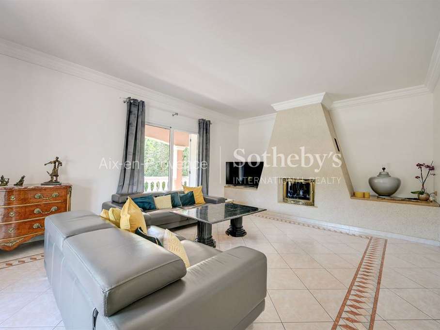 House Bouc-Bel-Air