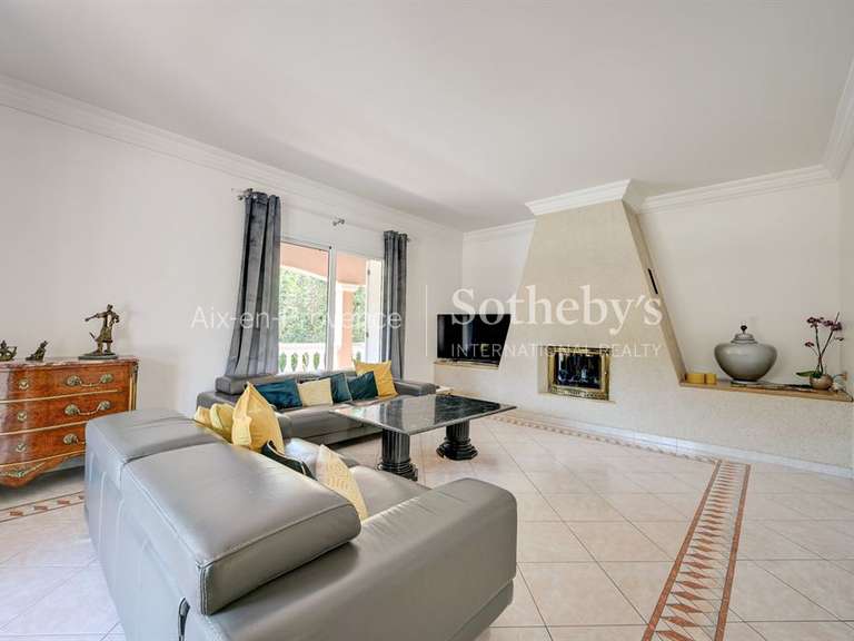 House Bouc-Bel-Air - 3 bedrooms - 200m²