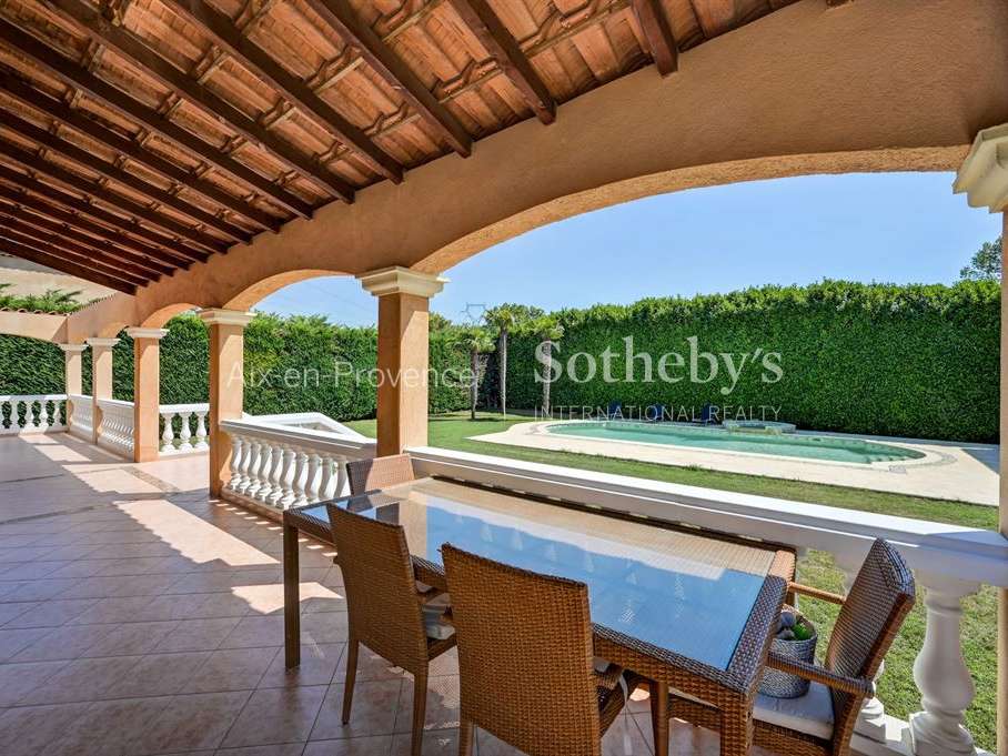 House Bouc-Bel-Air