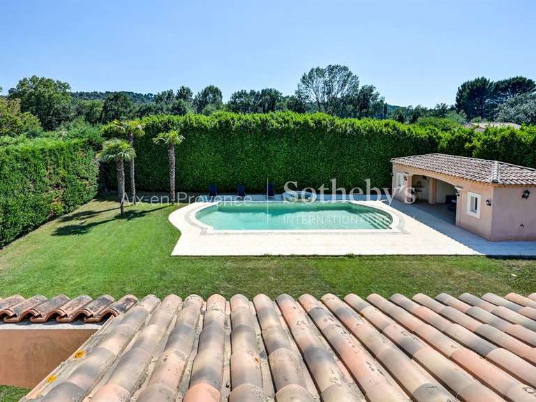 House Bouc-Bel-Air - 3 bedrooms - 200m²