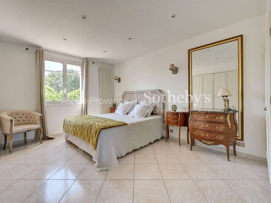 House Bouc-Bel-Air