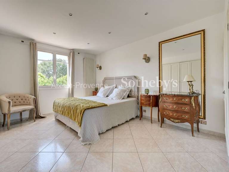 House Bouc-Bel-Air - 3 bedrooms - 200m²