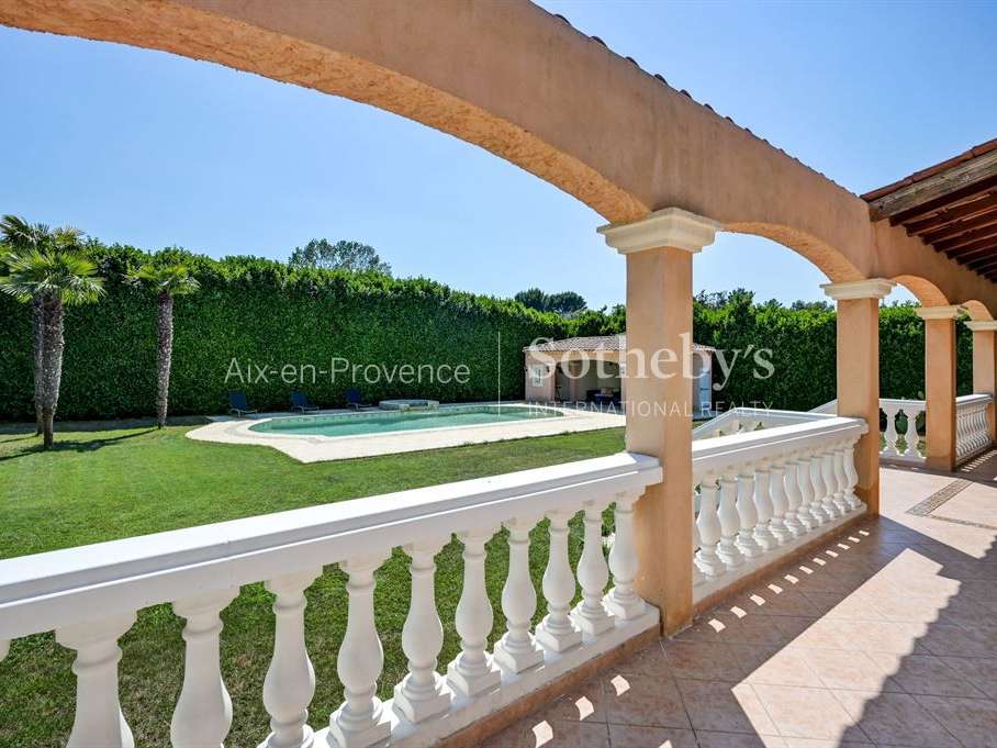 House Bouc-Bel-Air