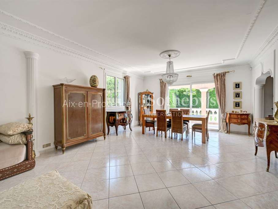 House Bouc-Bel-Air