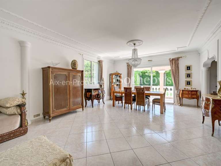 House Bouc-Bel-Air - 3 bedrooms - 200m²