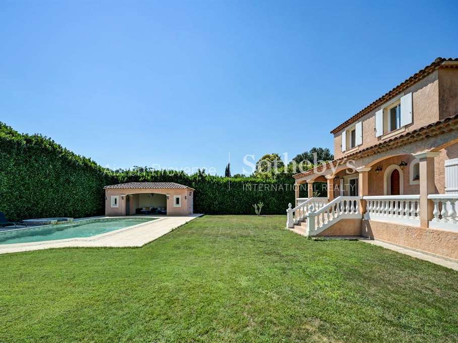 House Bouc-Bel-Air