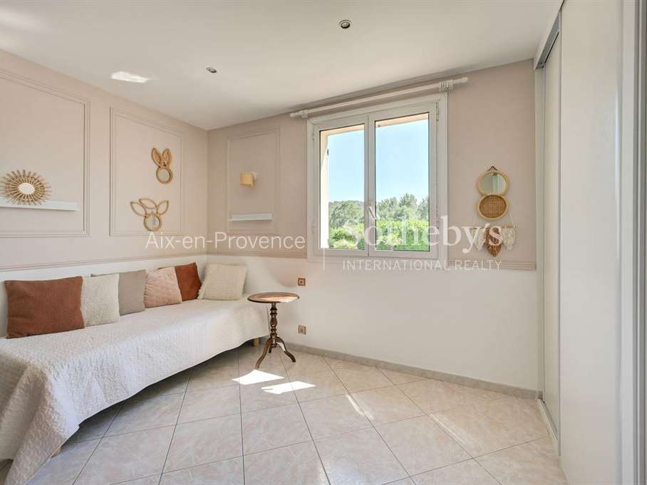 House Bouc-Bel-Air