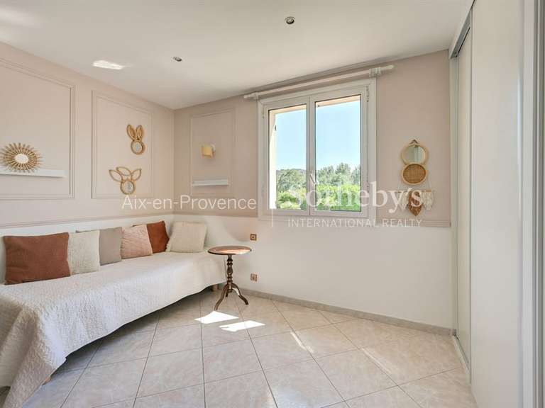House Bouc-Bel-Air - 3 bedrooms - 200m²
