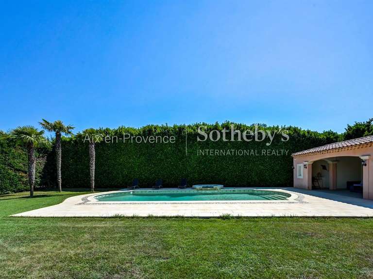 House Bouc-Bel-Air - 3 bedrooms - 200m²