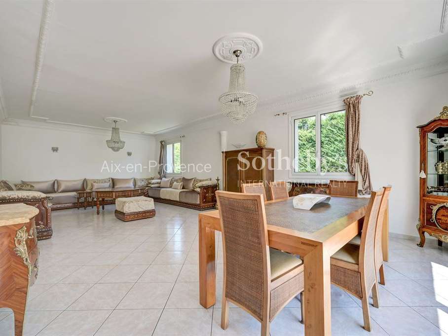 House Bouc-Bel-Air