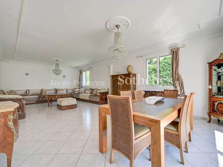 House Bouc-Bel-Air - 3 bedrooms - 200m²