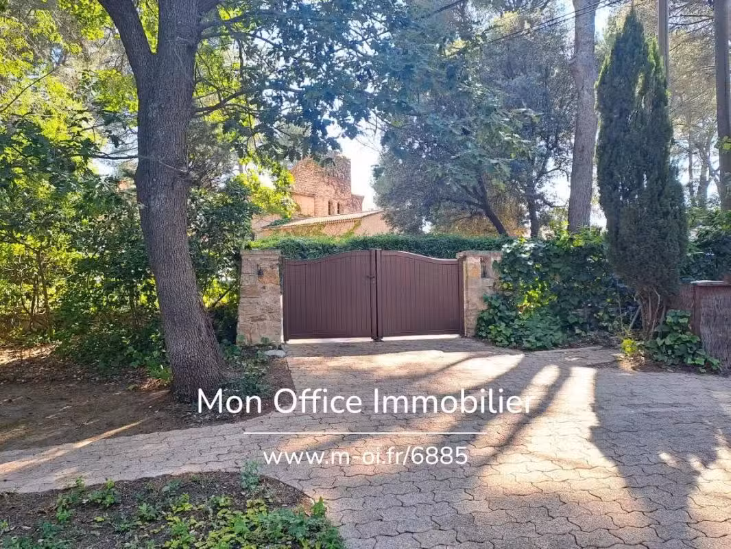 House Bouc-Bel-Air