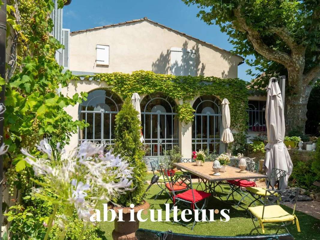 House Bouc-Bel-Air