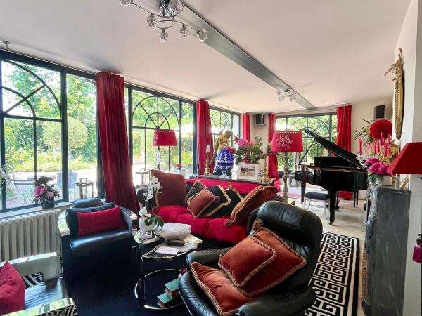 House Bouc-Bel-Air