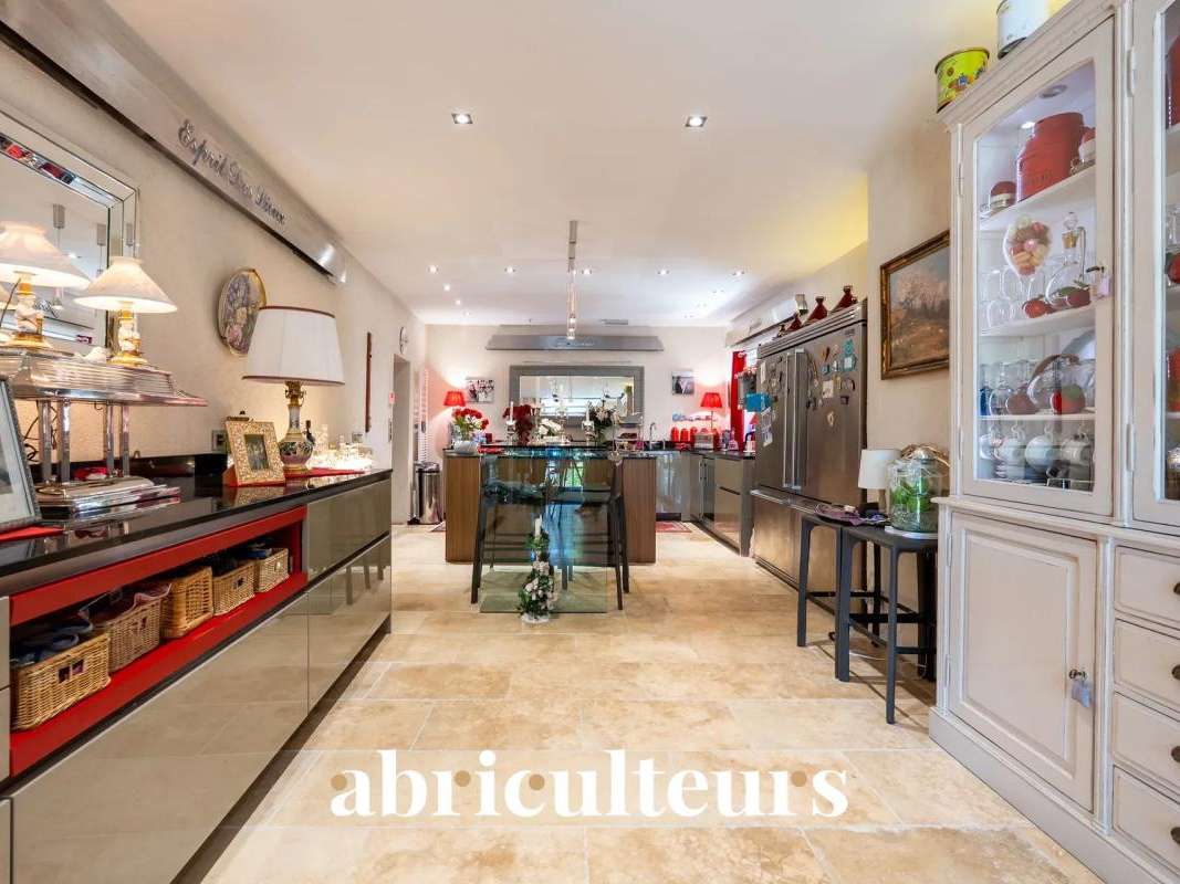 House Bouc-Bel-Air