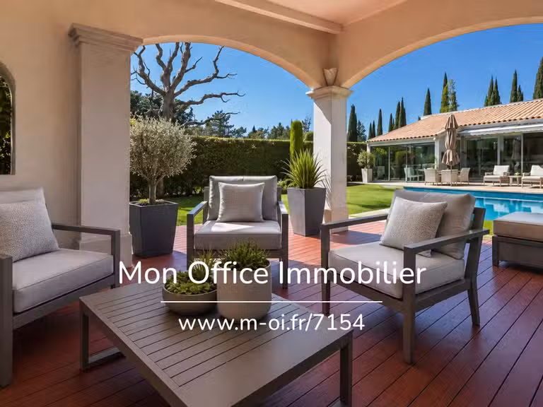 House Bouc-Bel-Air - 3 bedrooms - 245m²