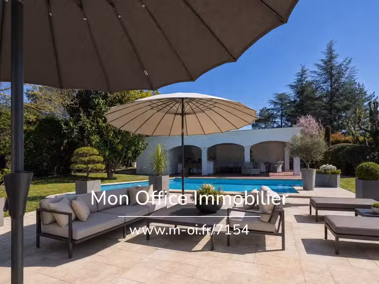 House Bouc-Bel-Air - 3 bedrooms - 245m²